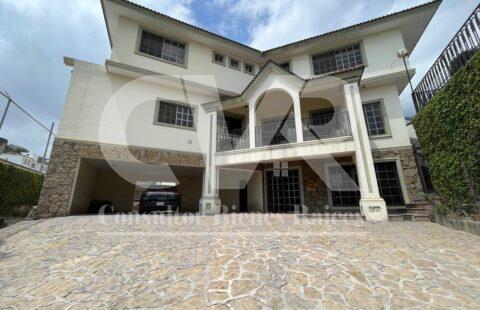 PROPIEDAD EN VENTA/CUMBRES